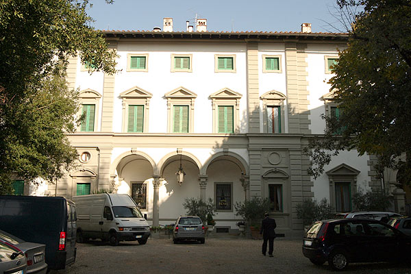ROYAL HOTEL