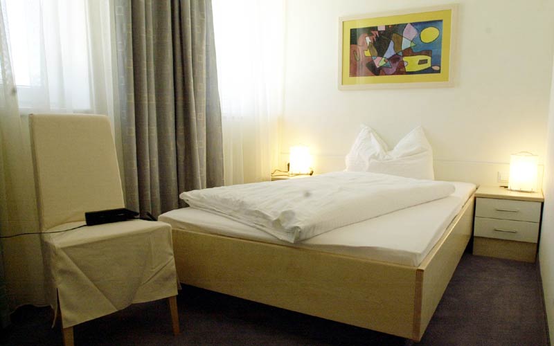 BINDERS HOTEL