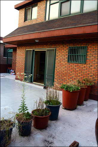 GRAPE GARDEN HOUSE