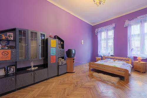 HOSTEL 70S