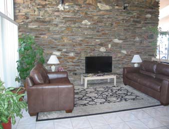 Howard Johnson Airport Hotel