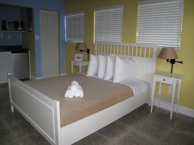 HOLLYWOOD BEACH HOSTEL